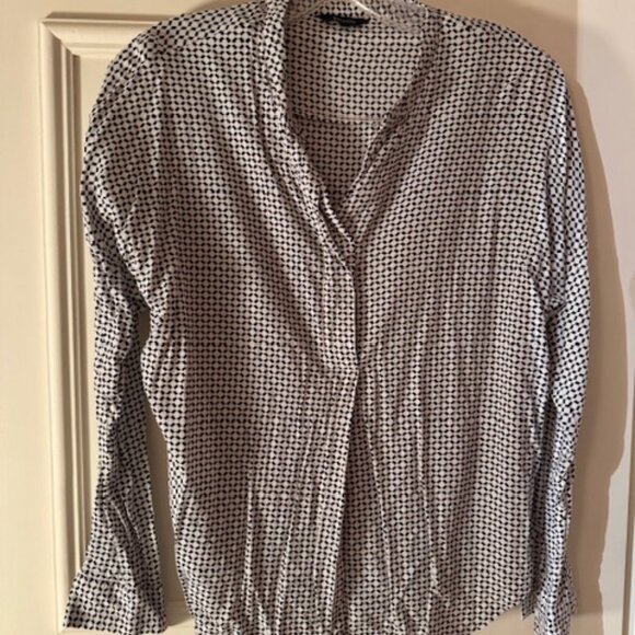 White and black patterned blouse - Picture 1 of 6